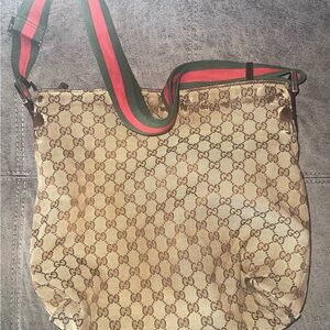 Gucci GG Crossbody Red Green Strap. Used. Fair condition! Needs Restoration!